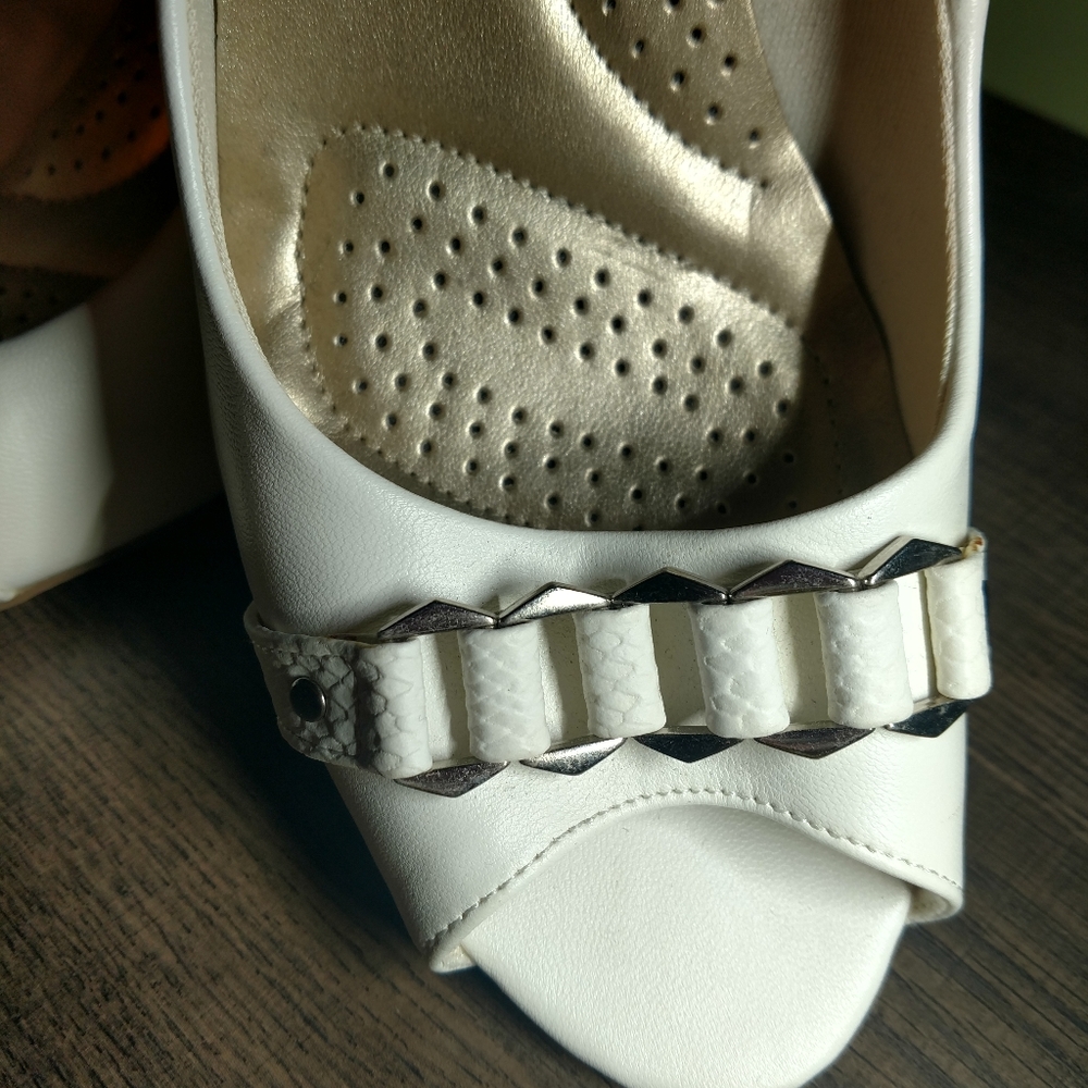 Heels - Picture 5 of 7